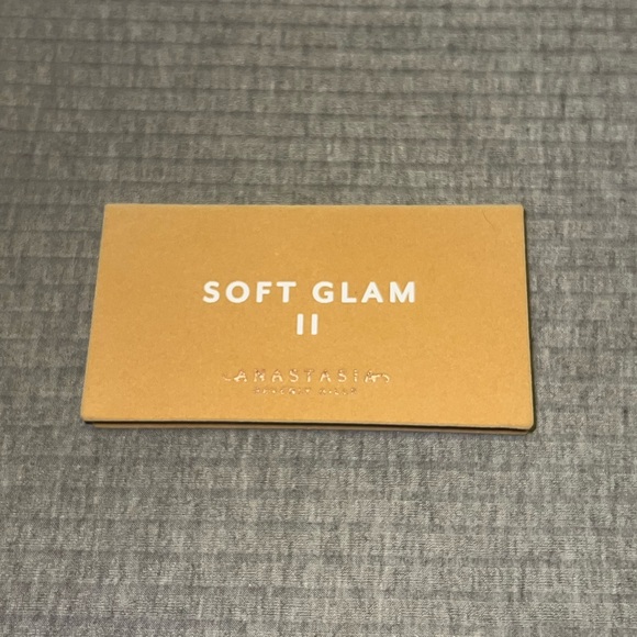 Anastasia Beverly Hills Mini Soft Glam II Eye Shadow Palette. - Picture 2 of 5